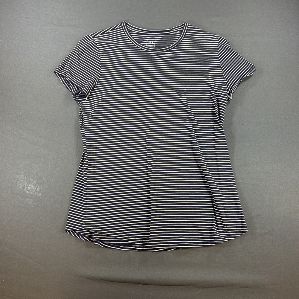 Gap Blue & white striped short-sleeve t-shirt features a classic crew neckline M